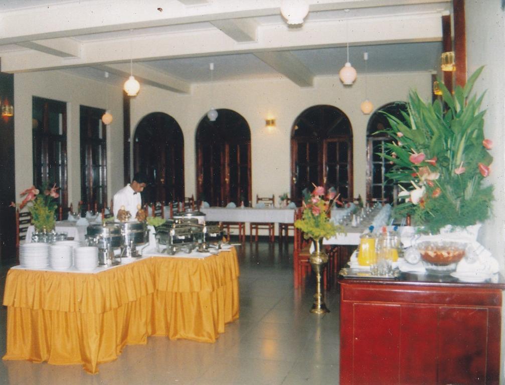 Royal Mount Hotel Kandy Exteriör bild